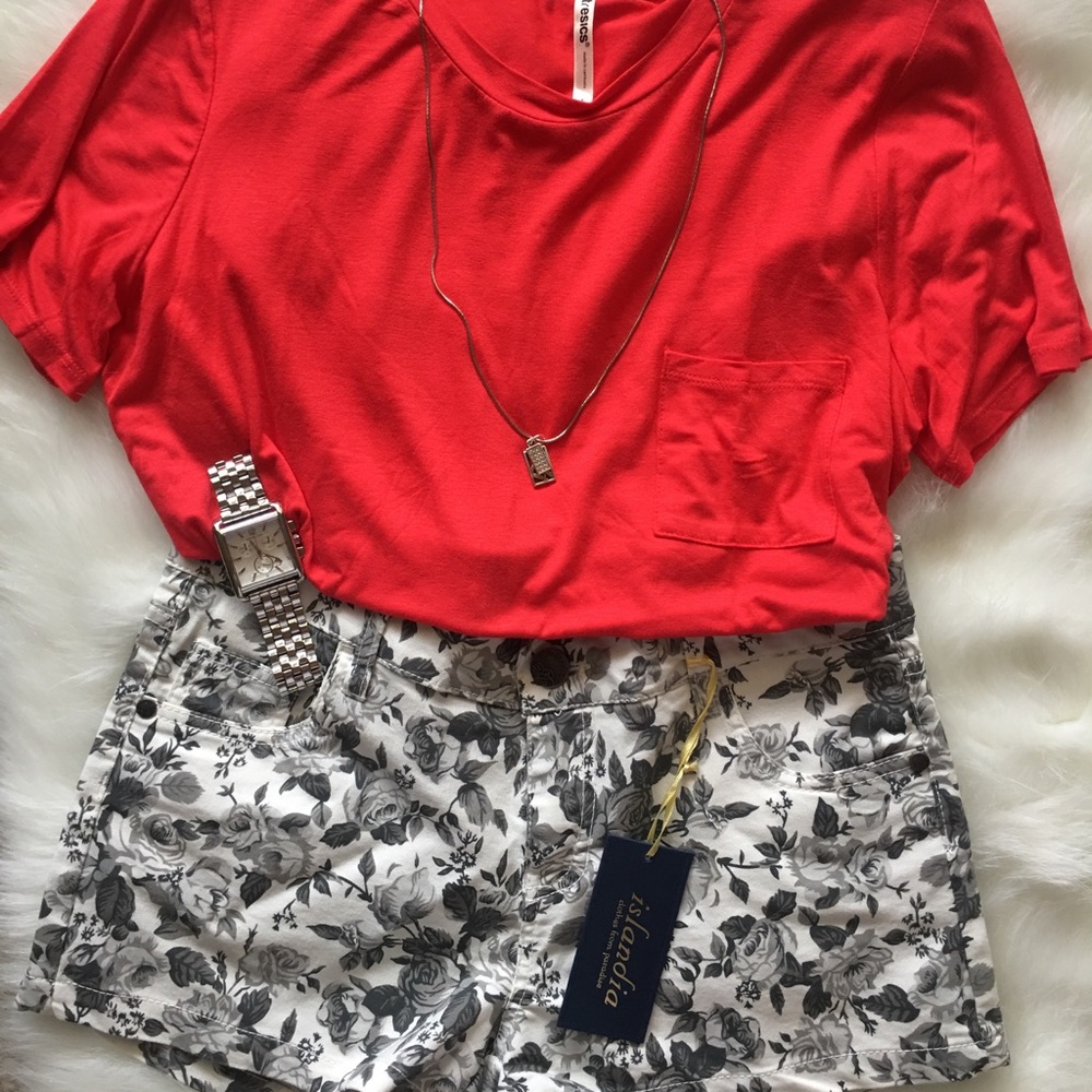 🆕 Islandia Floral print Shorts